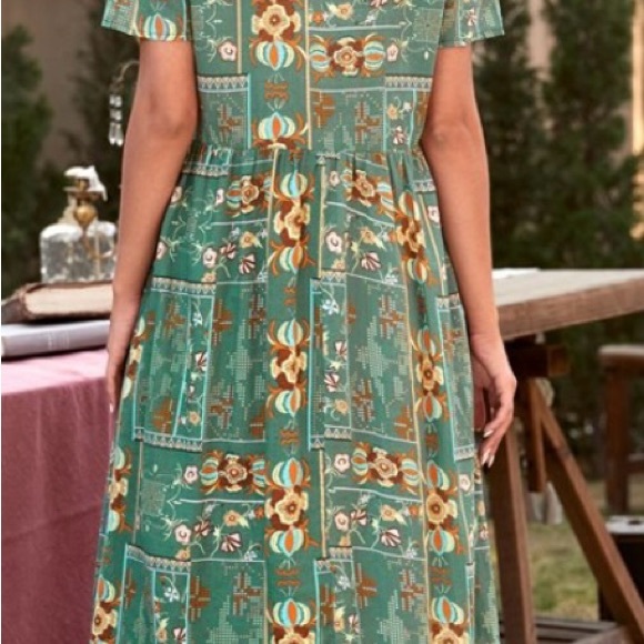 Emery Rose Boho Inspired Smock Dress Size Small - Picture 2 of 10